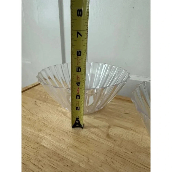Two Hard Plastic Serving Bowls - Picture 3 of 6